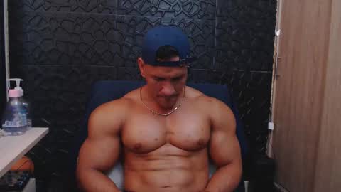 Viktor Herrera online show from December 2, 7:09 pm