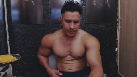 Viktor Herrera online show from May 17, 2:13 pm