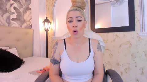 Snapshot of viktoria_davis_ chatting on January 5, 3:13 pm Viktoria online show from January 5, 3:13 pm