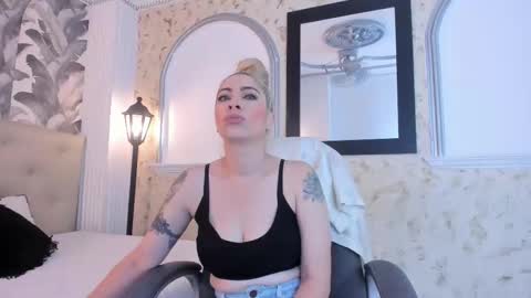 Snapshot of viktoria_davis_ chatting on January 7, 3:44 pm Viktoria online show from January 7, 3:44 pm