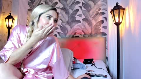 Snapshot of viktoria_davis_ chatting on April 1, 10:16 am Viktoria online show from April 1, 10:16 am