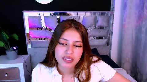 Snapshot of viky_evanss chatting on April 17, 11:08 pm viky_evanss online show from April 17, 11:08 pm