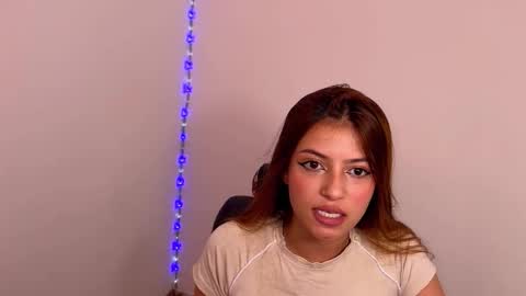 Snapshot of viky_evanss chatting on May 19, 7:42 pm viky_evanss online show from May 19, 7:42 pm