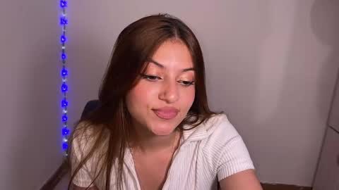 Snapshot of viky_evanss chatting on May 21, 5:53 pm viky_evanss online show from May 21, 5:53 pm