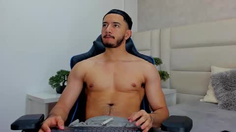 Snapshot of vilaty_makris chatting on September 18, 4:20 pm Vitaly online show from September 18, 4:20 pm