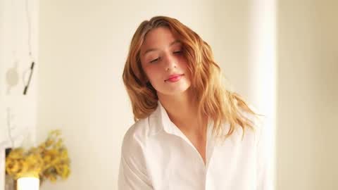 Snapshot of villanelle_l chatting on April 15, 12:01 pm Lana online show from April 15, 12:01 pm