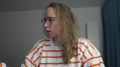 Snapshot of villena_ chatting on October 1, 7:09 pm Villena online show from October 1, 7:09 pm