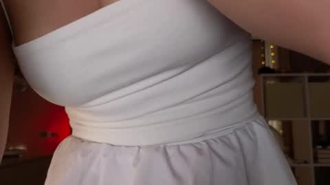 Snapshot of villuuvargas chatting on March 6, 2:41 am Eva online show from March 6, 2:41 am