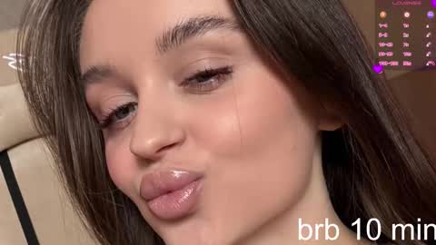 Snapshot of villuuvargas chatting on March 9, 2:04 am Eva online show from March 9, 2:04 am