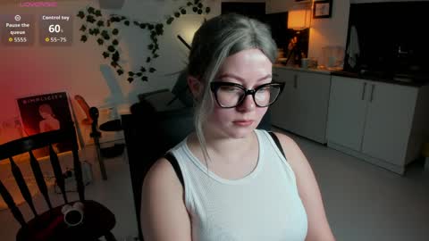 Snapshot of villyvici chatting on March 31, 4:18 pm Villy online show from March 31, 4:18 pm