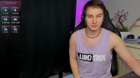 Snapshot of vincent__strong chatting on November 10, 8:13 am Vincent Strong online show from November 10, 8:13 am