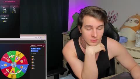 Snapshot of vincent__strong chatting on November 12, 7:53 am Vincent Strong online show from November 12, 7:53 am