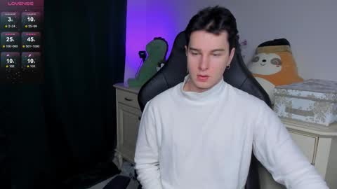 Snapshot of vincent__strong chatting on December 14, 1:44 am Vincent Strong online show from December 14, 1:44 am