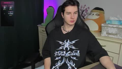 Snapshot of vincent__strong chatting on January 14, 8:31 am Vincent Strong online show from January 14, 8:31 am