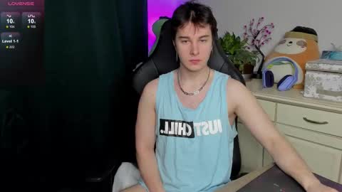 Snapshot of vincent__strong chatting on February 2, 8:57 am Vincent Strong online show from February 2, 8:57 am