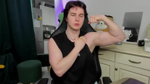 Snapshot of vincent__strong chatting on April 18, 9:35 am Vincent Strong online show from April 18, 9:35 am