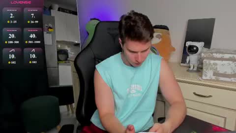 Snapshot of vincent__strong chatting on July 27, 7:54 pm Vincent Strong online show from July 27, 7:54 pm
