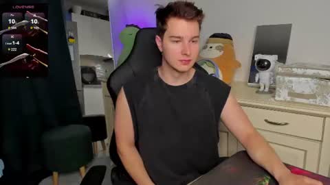 Snapshot of vincent__strong chatting on July 29, 7:28 am Vincent Strong online show from July 29, 7:28 am