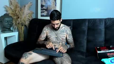 Snapshot of vincentsartori chatting on October 28, 6:21 pm Vincent Sartori online show from October 28, 6:21 pm