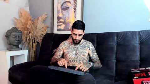 Snapshot of vincentsartori chatting on October 31, 5:14 pm Vincent Sartori online show from October 31, 5:14 pm