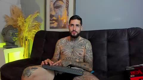 Snapshot of vincentsartori chatting on November 14, 7:34 pm Vincent Sartori online show from November 14, 7:34 pm