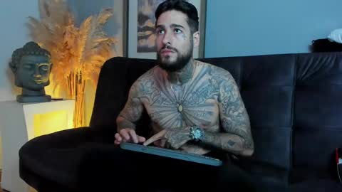 Snapshot of vincentsartori chatting on November 17, 8:03 pm Vincent Sartori online show from November 17, 8:03 pm