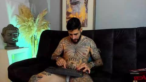 Snapshot of vincentsartori chatting on December 3, 7:56 pm Vincent Sartori online show from December 3, 7:56 pm