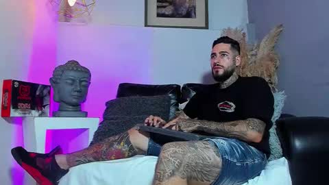 Snapshot of vincentsartori chatting on March 13, 10:27 pm Vincent Sartori online show from March 13, 10:27 pm