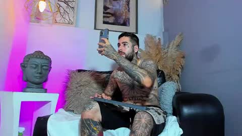 Snapshot of vincentsartori chatting on April 5, 8:06 pm Vincent Sartori online show from April 5, 8:06 pm