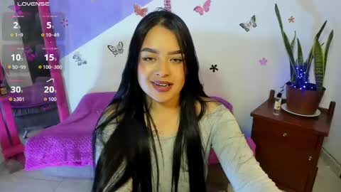 Snapshot of vio_let_ chatting on May 10, 4:50 am Daniela online show from May 10, 4:50 am