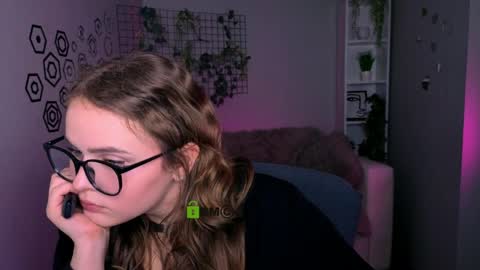 Snapshot of viola_bah chatting on April 10, 1:16 pm Vi online show from April 10, 1:16 pm