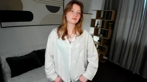 Snapshot of viola_larson chatting on March 1, 10:17 am Viola but friends call me Sisi online show from March 1, 10:17 am