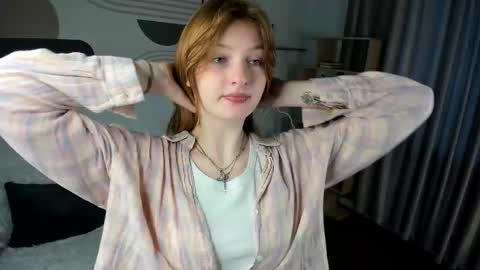 Snapshot of viola_larson chatting on March 4, 2:45 pm Viola but friends call me Sisi online show from March 4, 2:45 pm