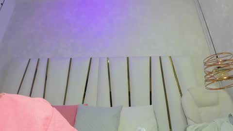Snapshot of violeet_gray chatting on May 21, 11:39 am violeet_gray online show from May 21, 11:39 am