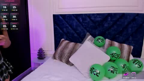 Snapshot of violet0333 chatting on March 17, 6:44 pm Violet online show from March 17, 6:44 pm