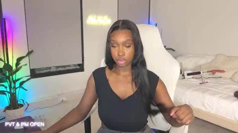 Snapshot of violet6xft chatting on January 25, 12:48 am Fantasy Black Girl online show from January 25, 12:48 am