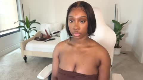 Snapshot of violet6xft chatting on February 11, 8:20 pm Fantasy Black Girl online show from February 11, 8:20 pm