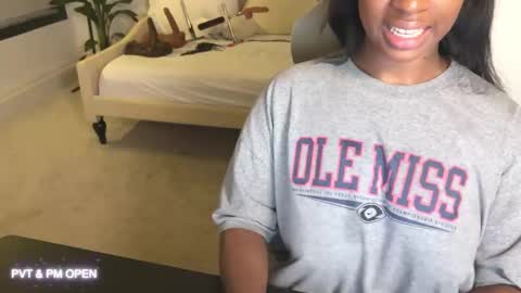 Snapshot of violet6xft chatting on February 13, 4:54 am Fantasy Black Girl online show from February 13, 4:54 am
