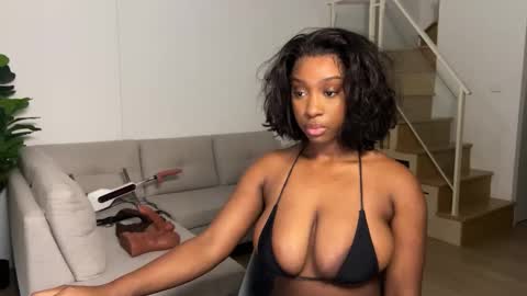 Snapshot of violet6xft chatting on September 14, 5:28 am Fantasy Black Girl online show from September 14, 5:28 am