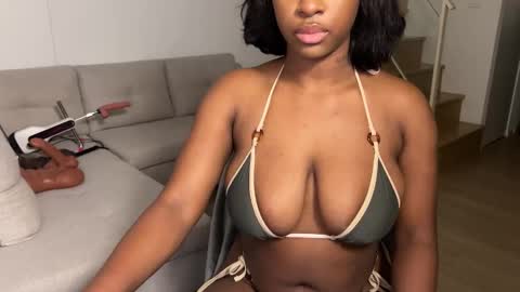 Snapshot of violet6xft chatting on September 16, 4:13 am Fantasy Black Girl online show from September 16, 4:13 am