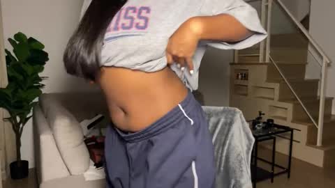 Snapshot of violet6xft chatting on November 17, 6:08 am Fantasy Black Girl online show from November 17, 6:08 am