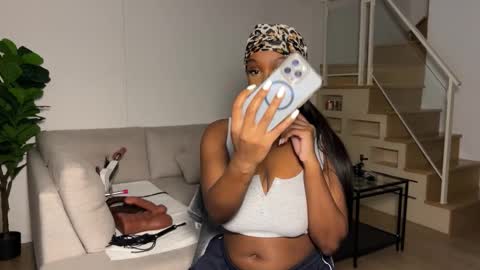 Snapshot of violet6xft chatting on November 19, 6:02 am Fantasy Black Girl online show from November 19, 6:02 am