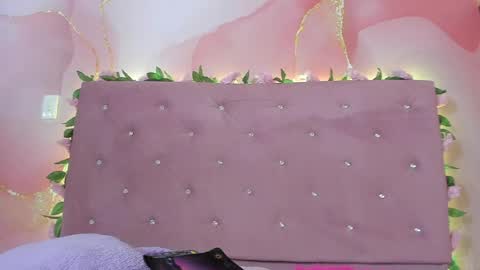 violet__taylor_ online show from May 5, 2:19 am