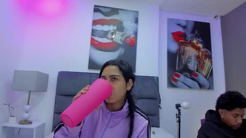 Snapshot of violet_and_myers chatting on October 12, 11:42 am Violet and Myers online show from October 12, 11:42 am