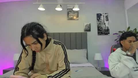 Snapshot of violet_and_myers chatting on October 22, 11:21 am Violet and Myers online show from October 22, 11:21 am