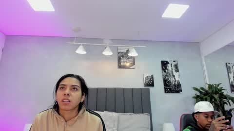 Snapshot of violet_and_myers chatting on November 4, 11:20 am Violet and Myers online show from November 4, 11:20 am