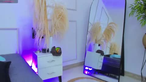 Violet and Paul online show from October 31, 6:03 am