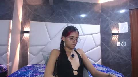 Snapshot of violet_angel13 chatting on April 13, 2:33 pm Violet online show from April 13, 2:33 pm