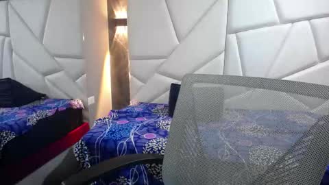Snapshot of violet_angel13 chatting on April 18, 7:58 pm Violet online show from April 18, 7:58 pm