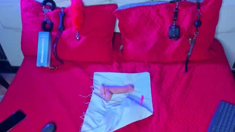 Violet online show from December 14, 3:50 pm